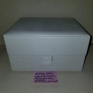 892A NWOT RARE Calvin Klein Whit Snake Jewelry Box